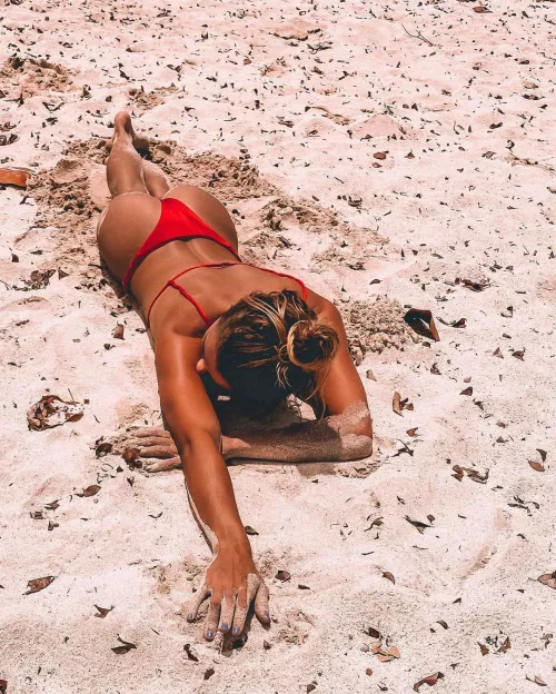 Beach booty by Wallydinger123