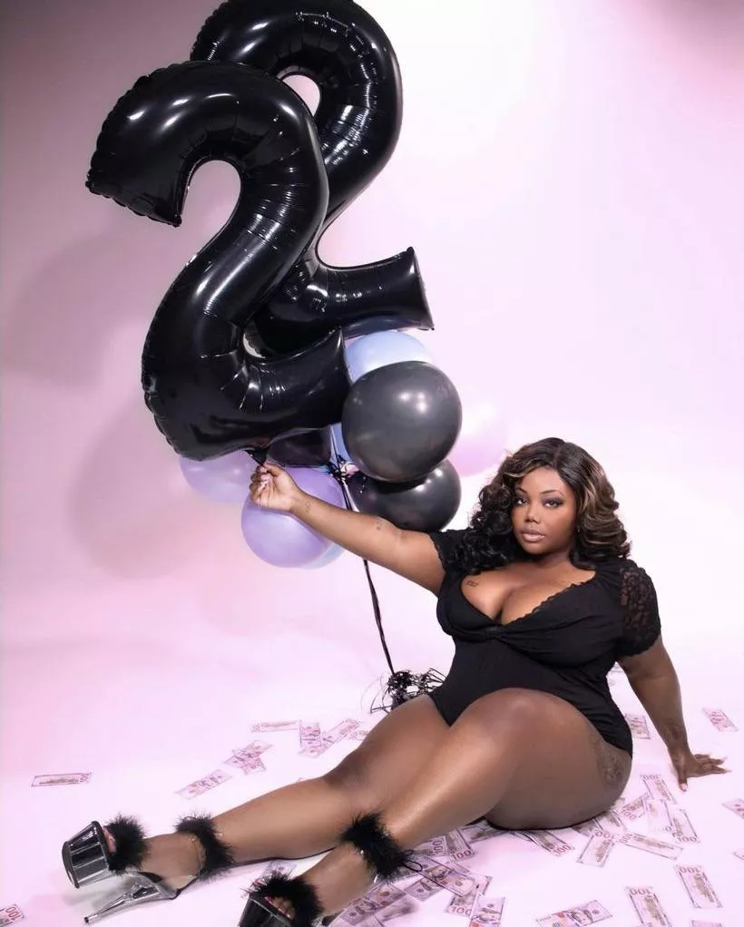 Besides weight, how can I become the ultimate black bimbo? I think my fuck me eyes are enough? posted by Beautifullena