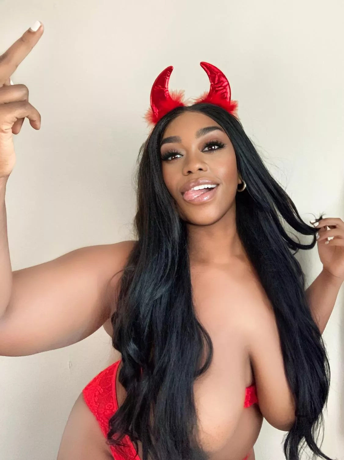 big big moooooodd👸🏾❤️ posted by kennedydavisof