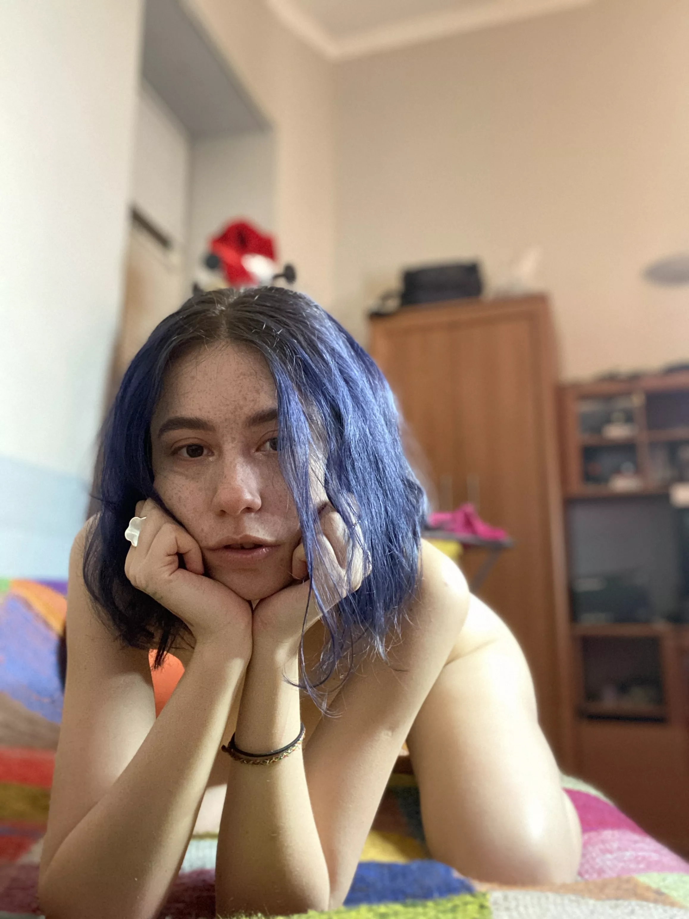 Blue-headed snail 🍇 posted by sunnypussyday