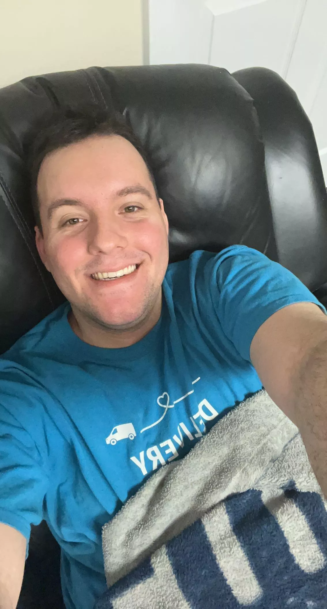 Crazy to think a few months ago I was self conscious about my appearance & afraid of being my authentic self. Finally confident enough to share the true me & I’m sure at least one guy out there appreciates my smile. No matter how hard things ge posted by yuns504