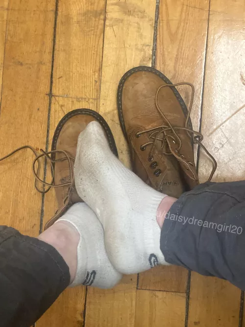 day 8 in the work boots, and yes they have toe prints [selling][us] by daisydreamgirl20