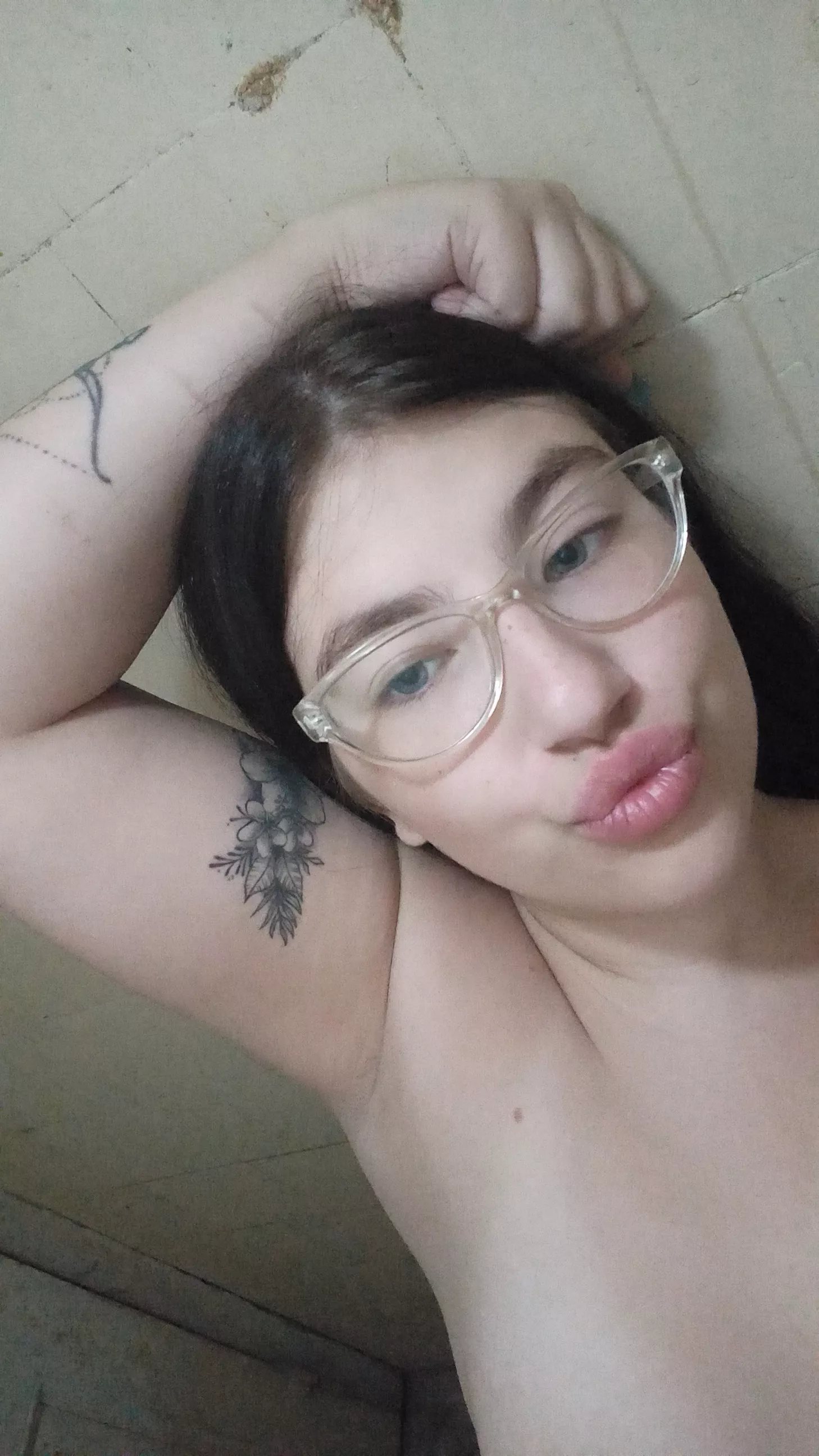 Do you like my smooth and soft armpits?😋 posted by Lailabnok