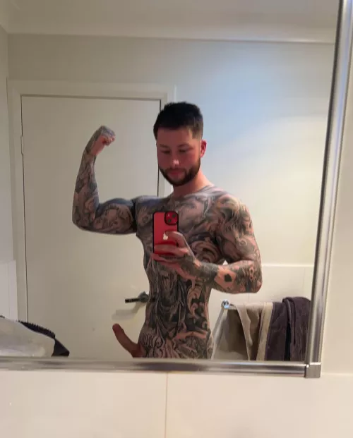 Does anyone else flex in the [m]irror before a shower 💪🏻 by Numerous-Art8792