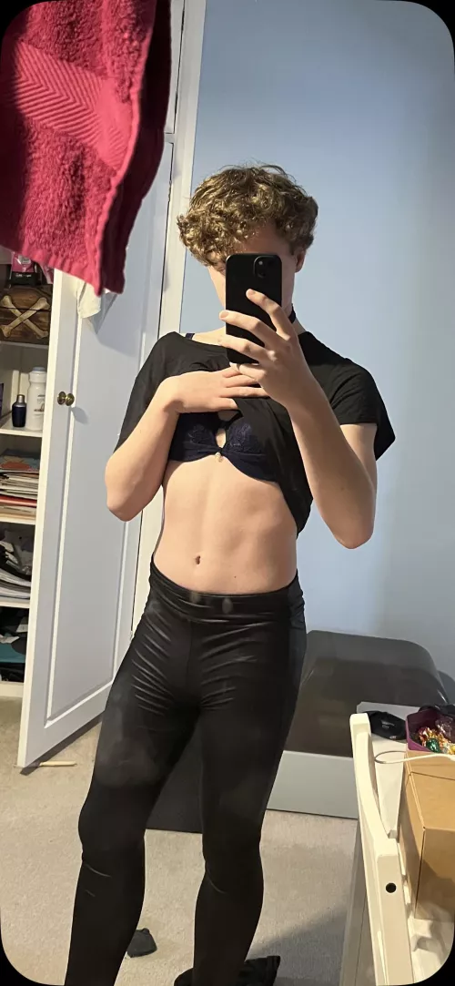 First time posting how do I look? by EmbarrassedConcept71