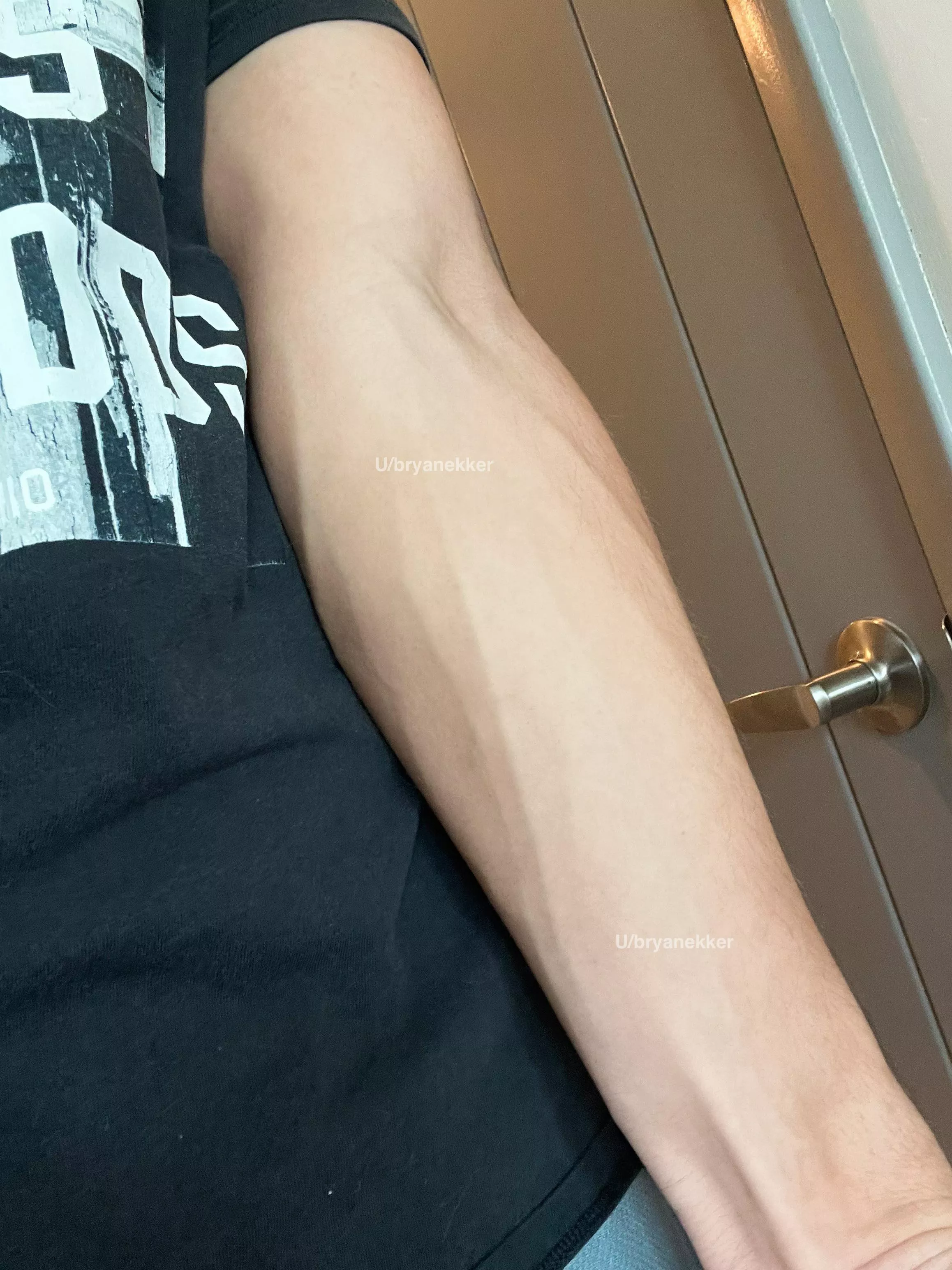 Forearms fit to grab your neck😏 posted by bryanekker