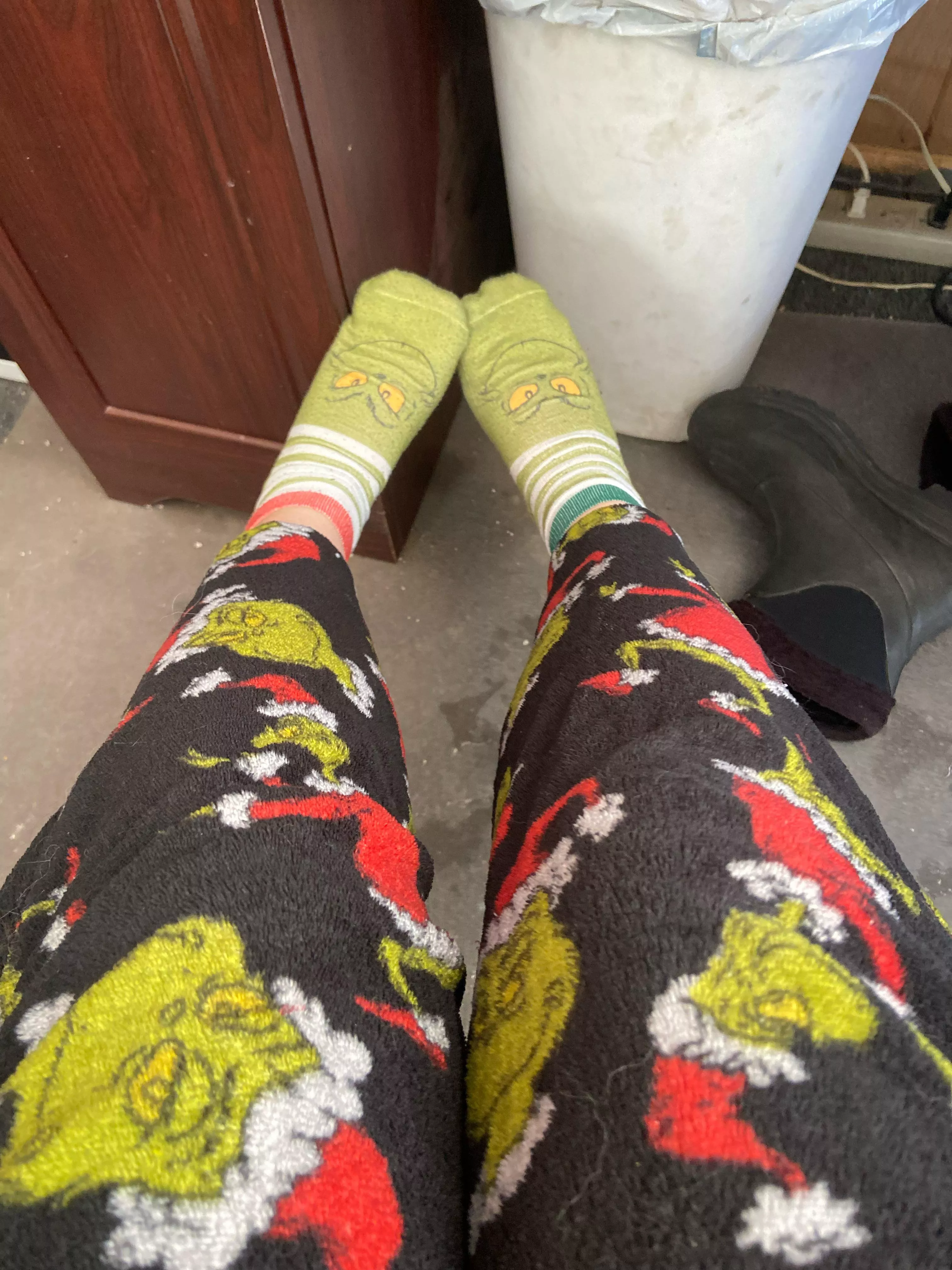 Grinch socks to match the pants posted by Izzy-cosplays