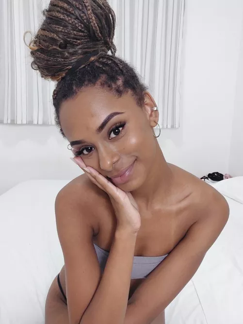 Her bewitching charm and poise leave you entranced and hypnotized. by eududarosa