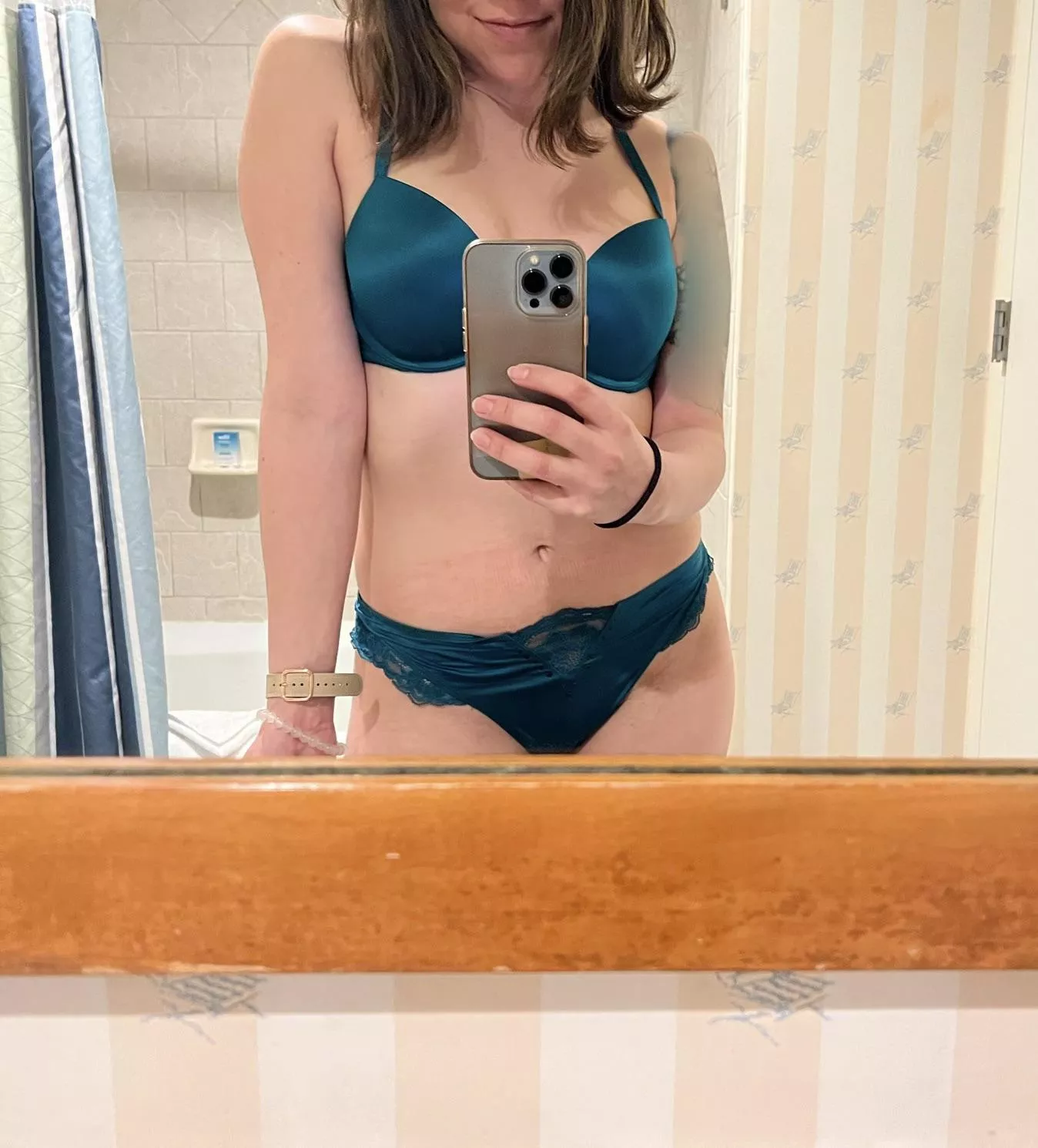 Hubby isn’t anywhere near this hotel room posted by Sicilymi