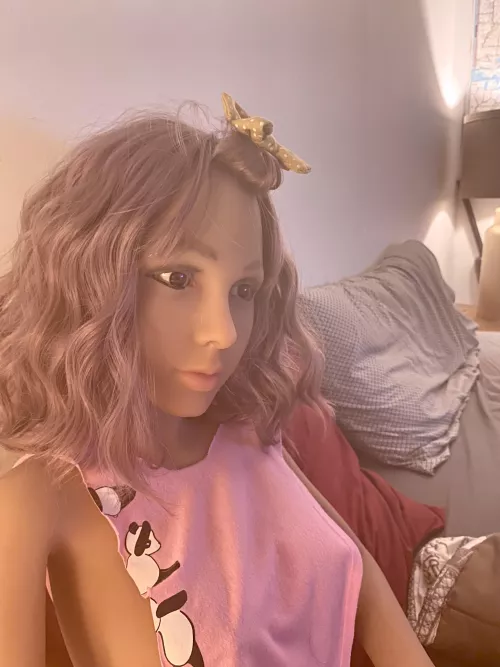 I can’t help but to stare at her daze away at falling night by aribas1