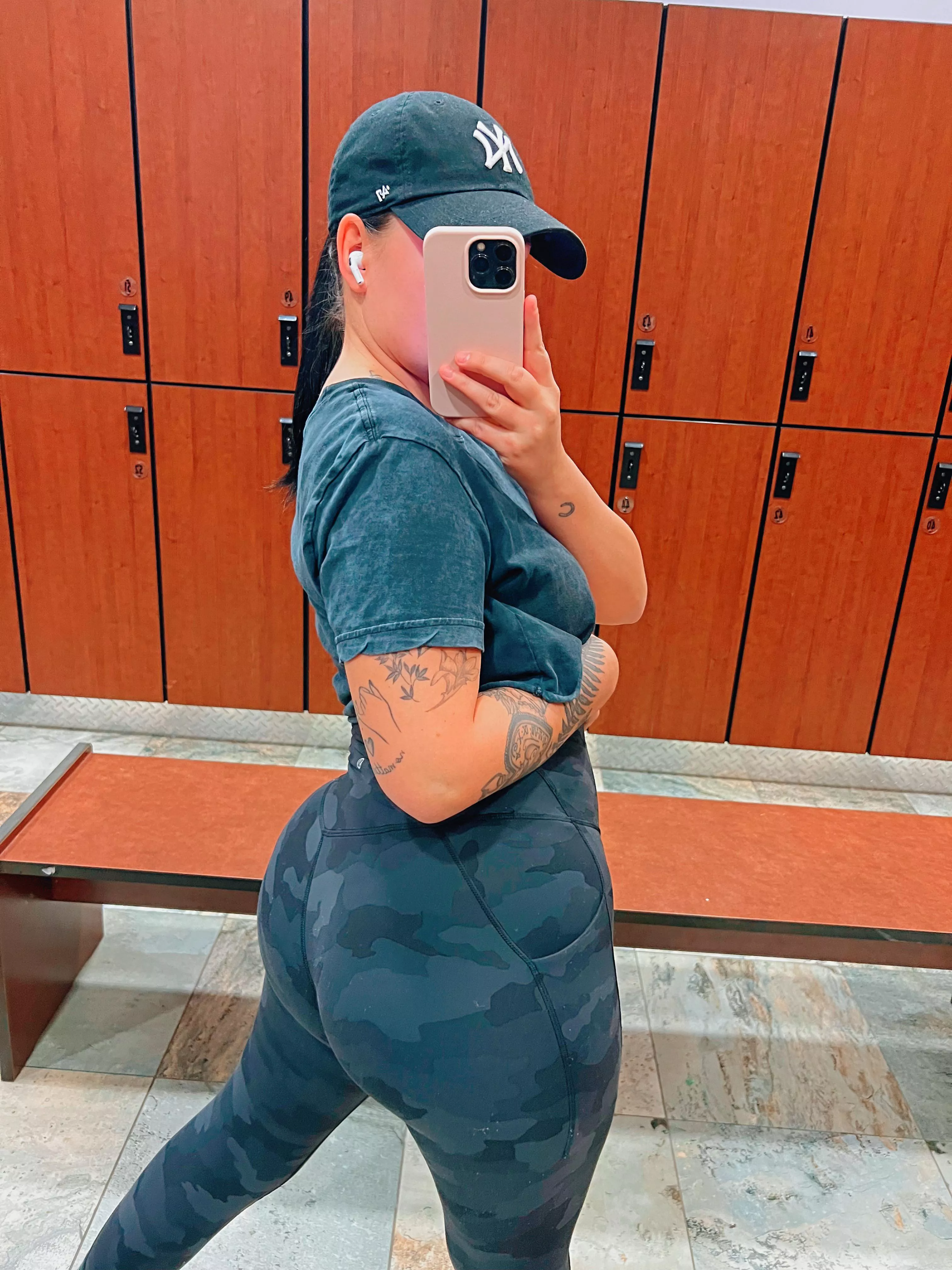 I wonder why I always get stares in the gym.. posted by DivineWxo