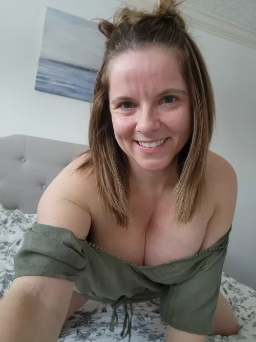 If i was your friends mom would you make a move?? by brynn-lewis