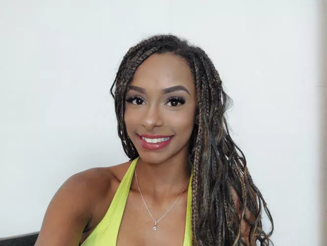 I'm the kind of woman who can make you feel like you're in a wonderland. by eududarosa