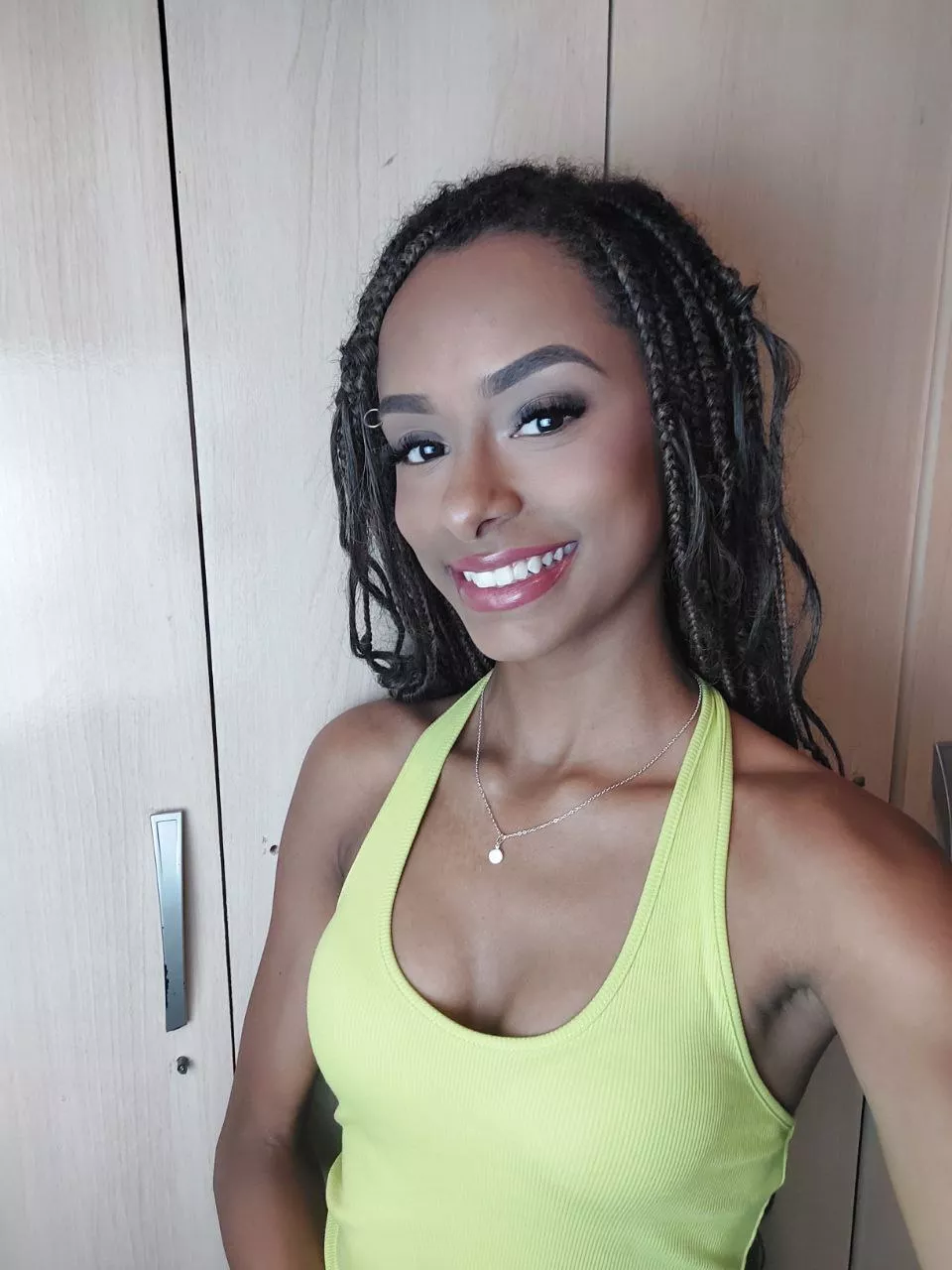 I'm the kind of woman who can make you forget your troubles. posted by eududarosa