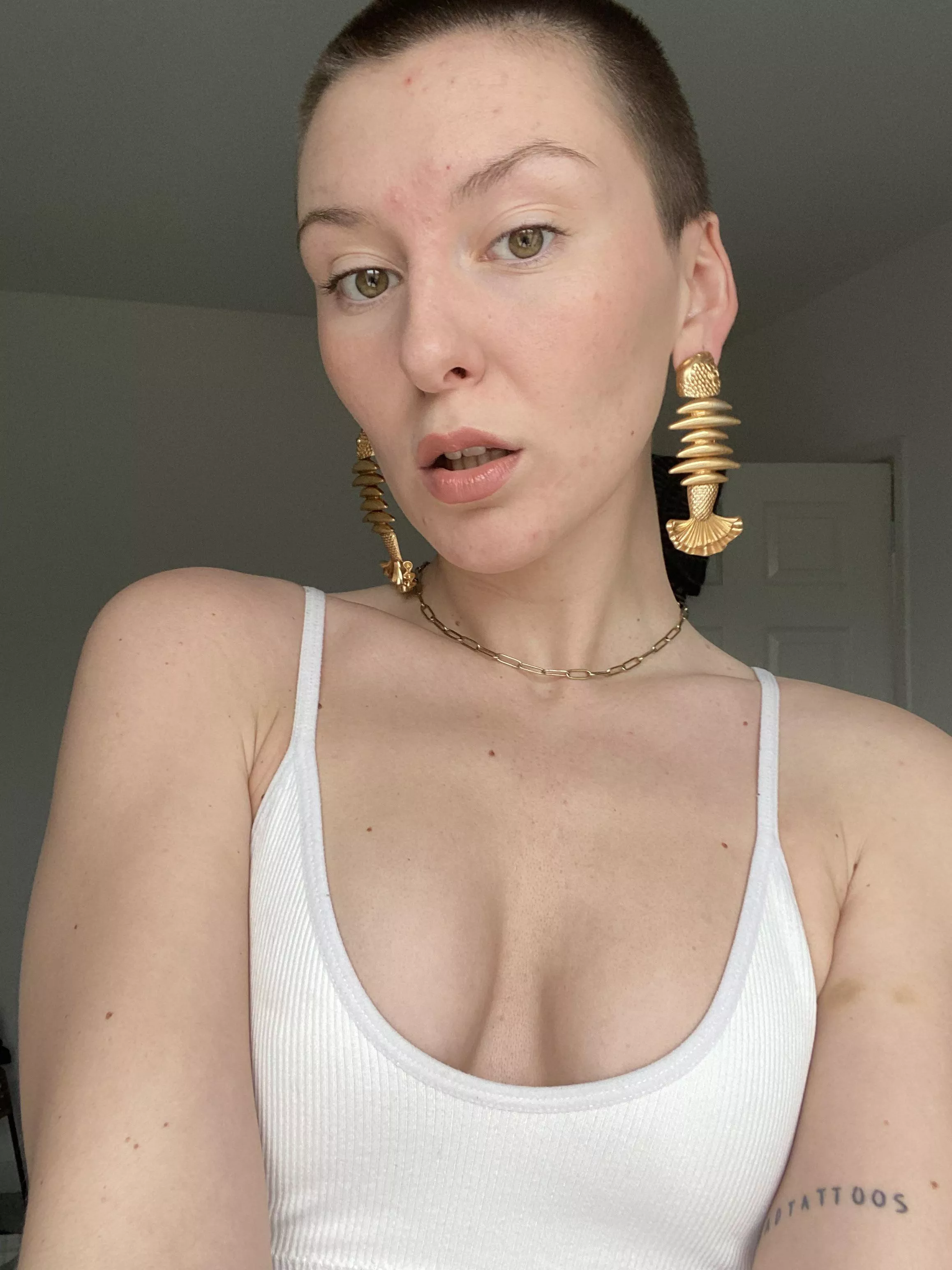 It’s a big earring kind of day! Are you feeling fancy this Friday? posted by lissaisshaving