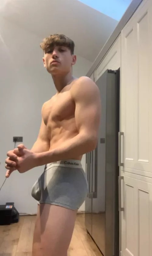 Just flexing it here 💪🏻💪🏻 by leo-brooks