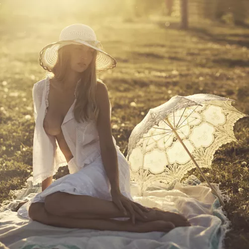 Lady in white. by DubnitskiyDavid