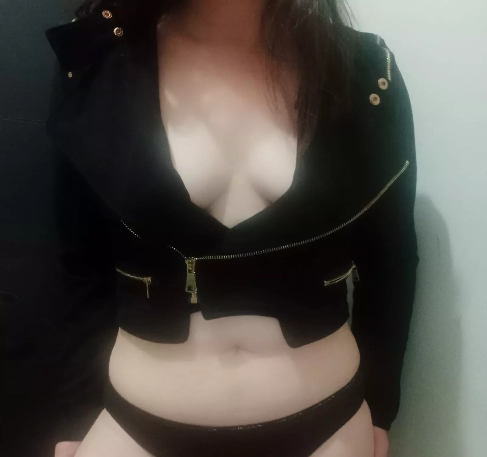 Let's wear black tonight! 🔥🤘🏼🖤 [f] posted by SeductiveSamyra