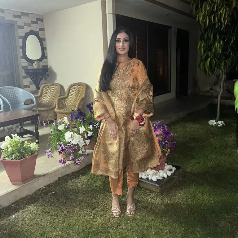 Mehreen for big white sausage cock posted by glutebreaker