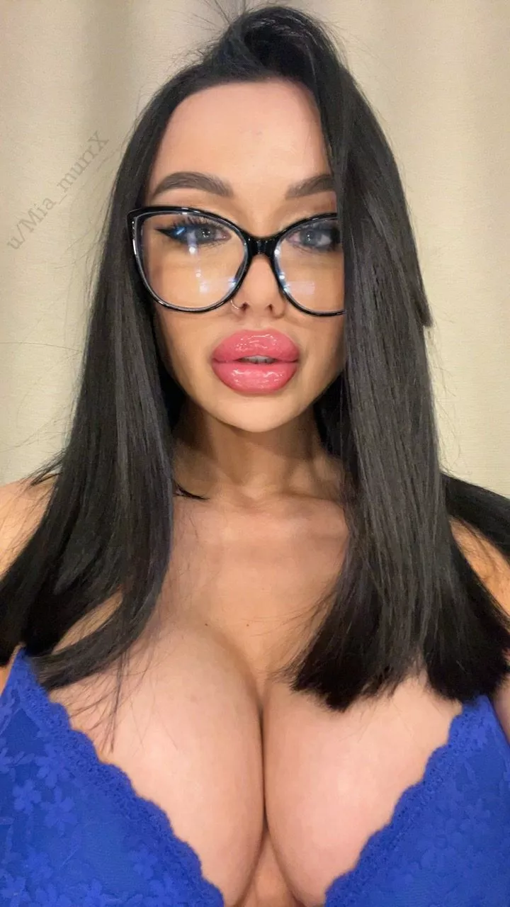 My Ma always tells me that I need to learn well to have good life. I learned how to deepthroat well and she realized was right! posted by Mia_murrX