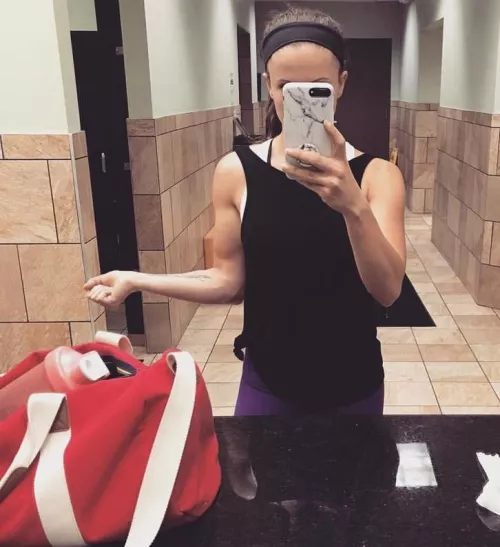 (oc) little old me back at it ;) you already know :) by HereForTheGymPics