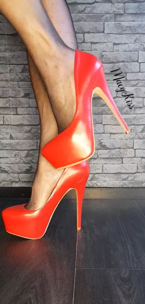 Perfect Red Heels by MacyKiss