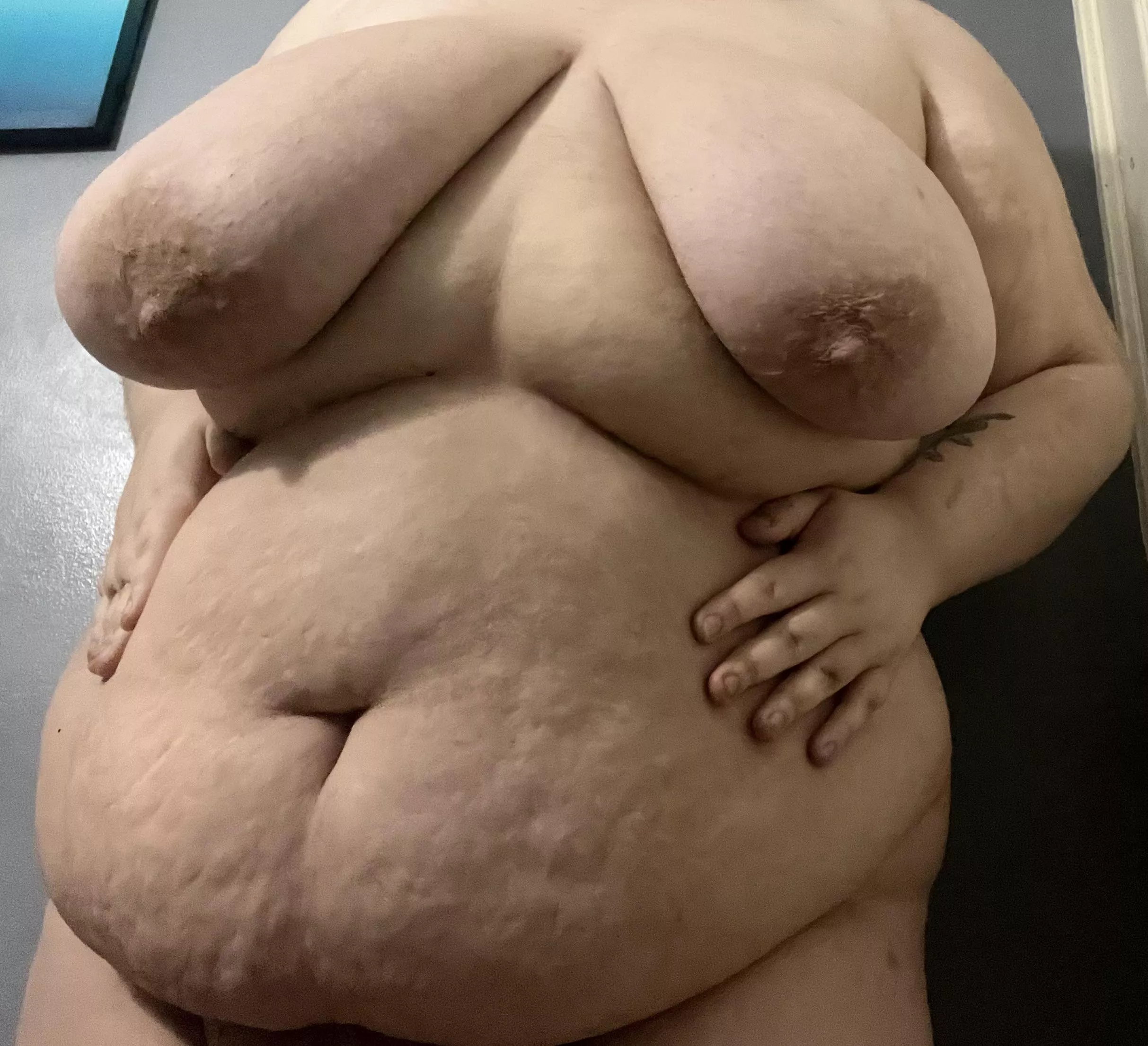 Soo big 🥵 posted by chunkygalxo