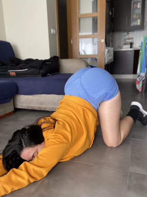 Stretching routine before hitting the treadmill by swipe_06