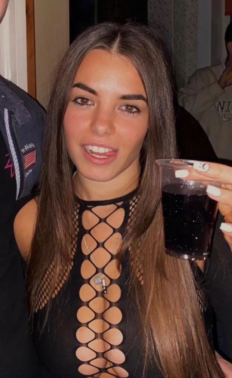 The perfect top for her IUTR posted by gurpejdbfls