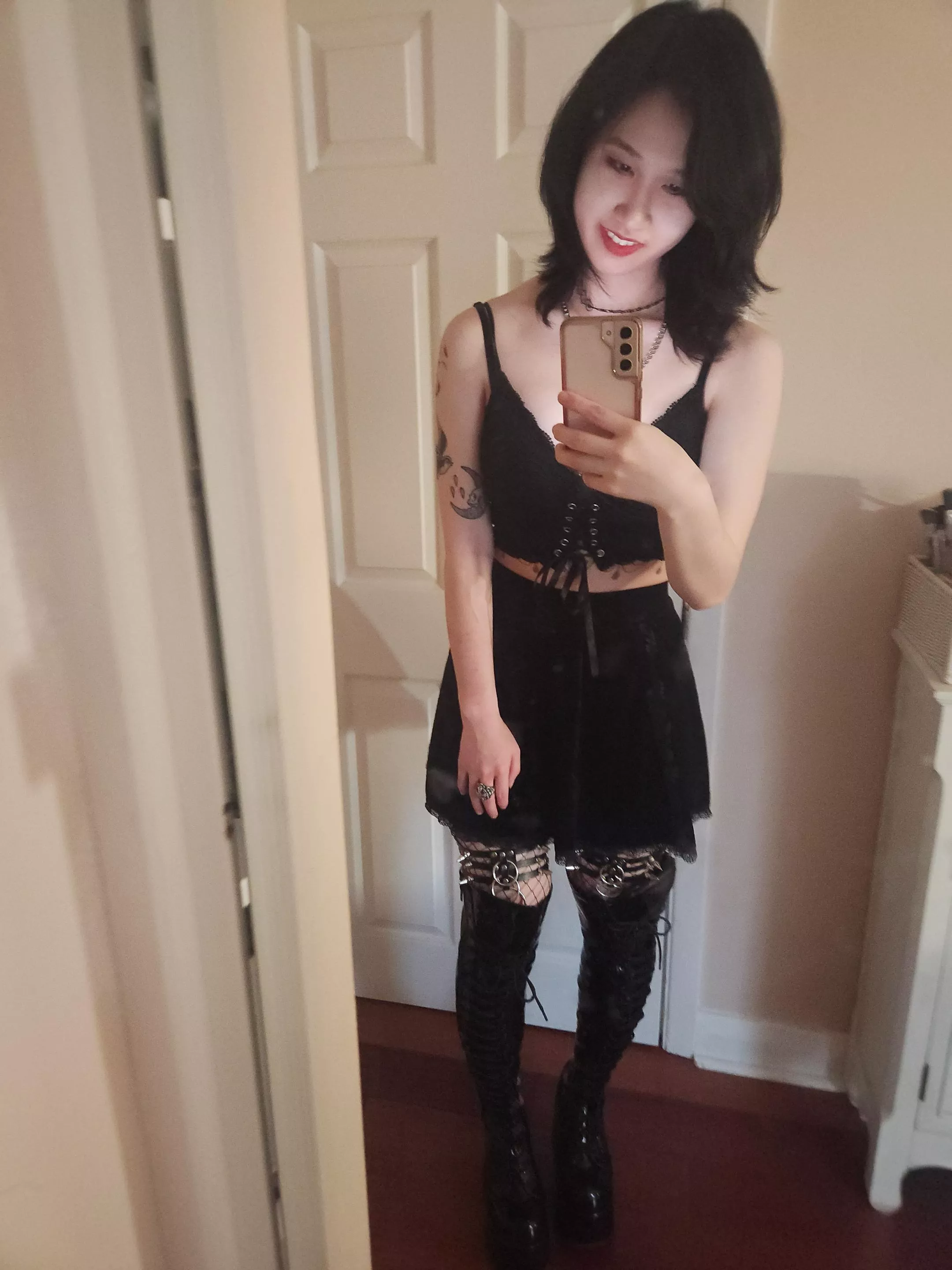 These aren't boots, they're b0000ts posted by Silent_Apple5789