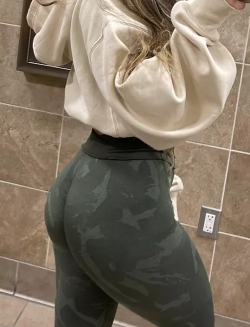 Thighs finally beefing up 🥹❤️ by stimulanttdott