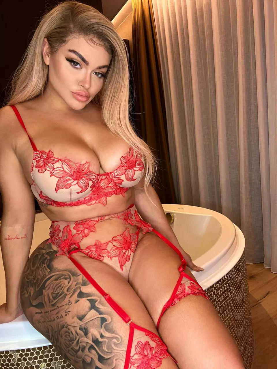 This year I’m becoming a full-on bimbo posted by Iamemilyregina