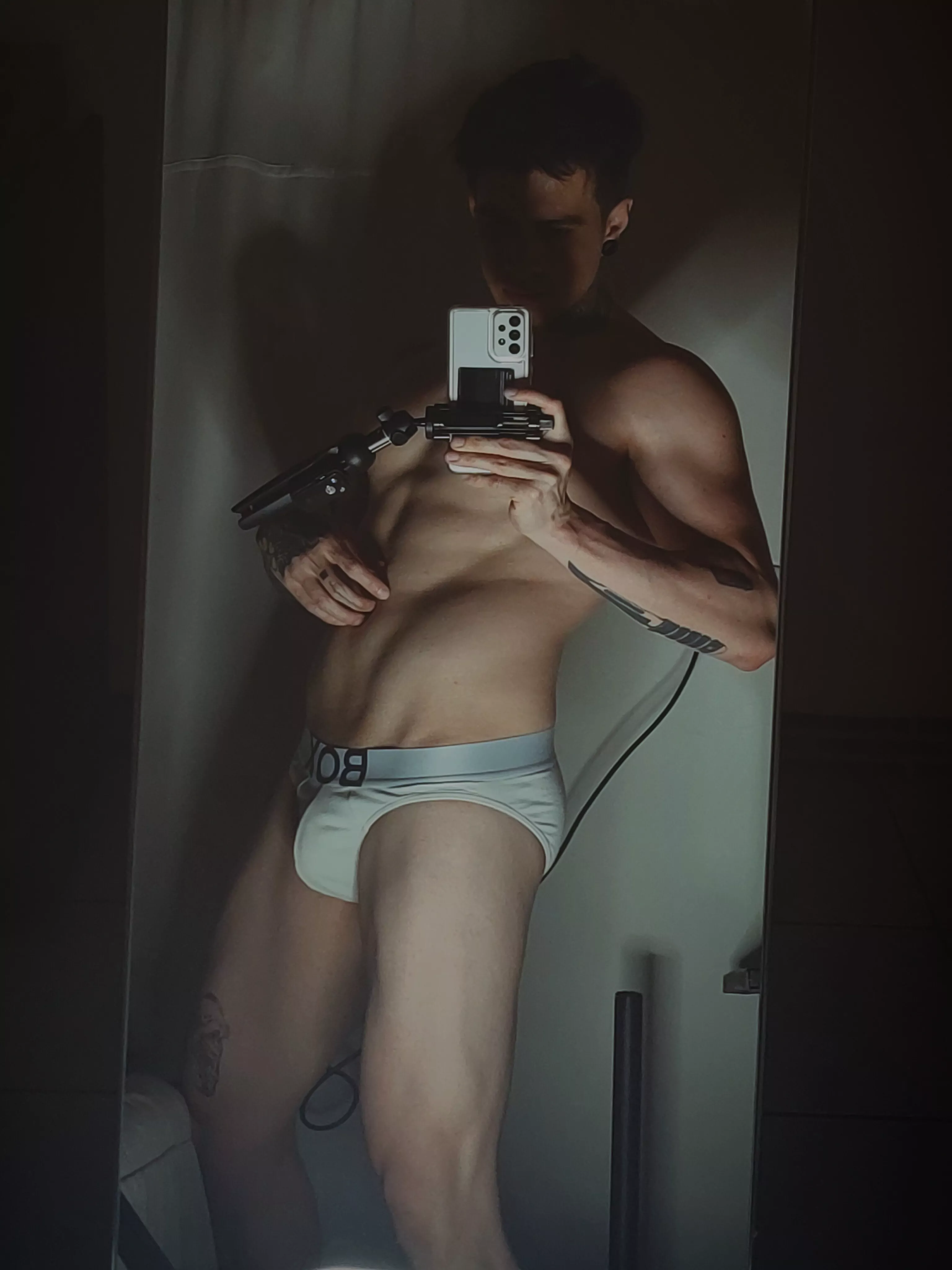 whities in the dark posted by riccimorx