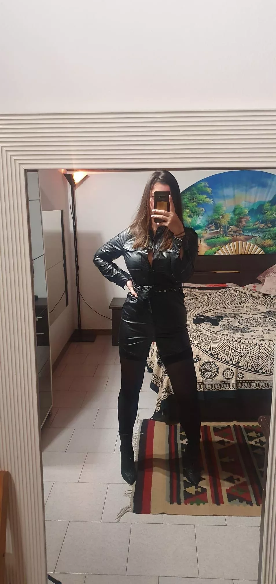 who can guess what this outfit is missing? watch out who guesses 🔫 posted by lunadamalia