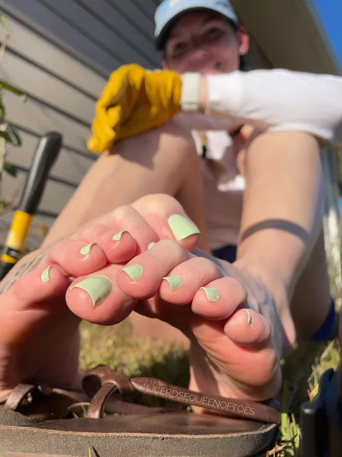 You can enjoy my toes while I take a quick break from yard work 😉 by AliceRoseQueenOfToes