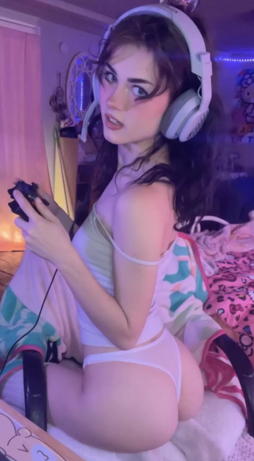 You know how much I love to hear you call me a whore when I beat you baby.😘 posted by Cinnamarollslut