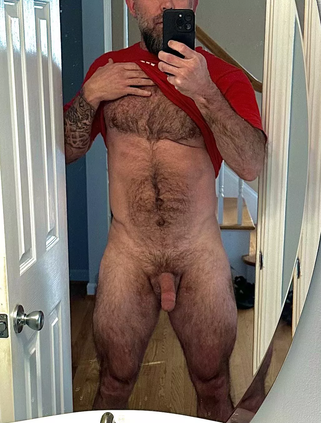 You see your best friends dad at the gym, you gonna ask for a spot(46) posted by CarolinaDilf