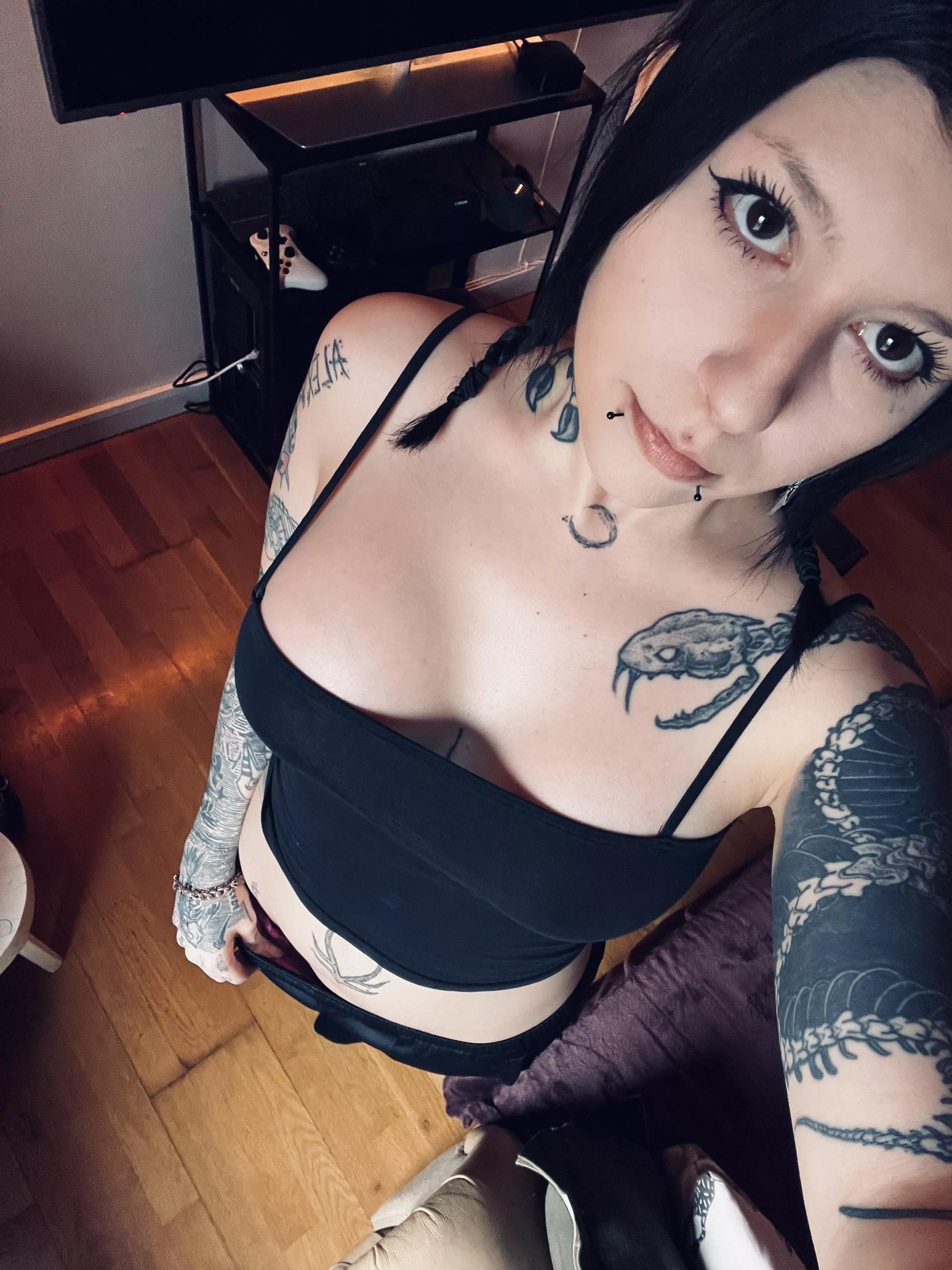 Your metalhead gf is here again posted by JoanneWinterss