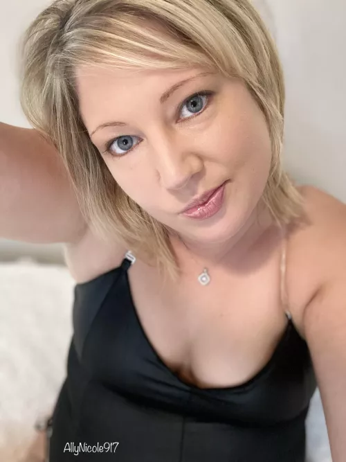 Your pretty blonde of the night 😘 by AllyNicole917