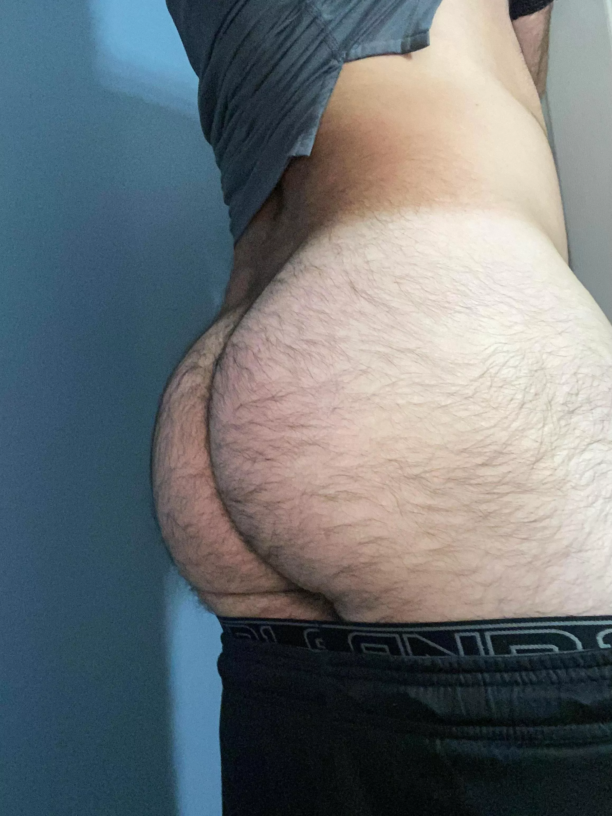 24 have anywhere I can put this? 🍑DMs are open posted by furrybuvv