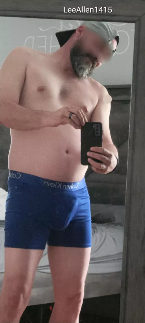 [41] A beard, a bulge, and a backwards hat 😜 by Unfair-Lynx4409