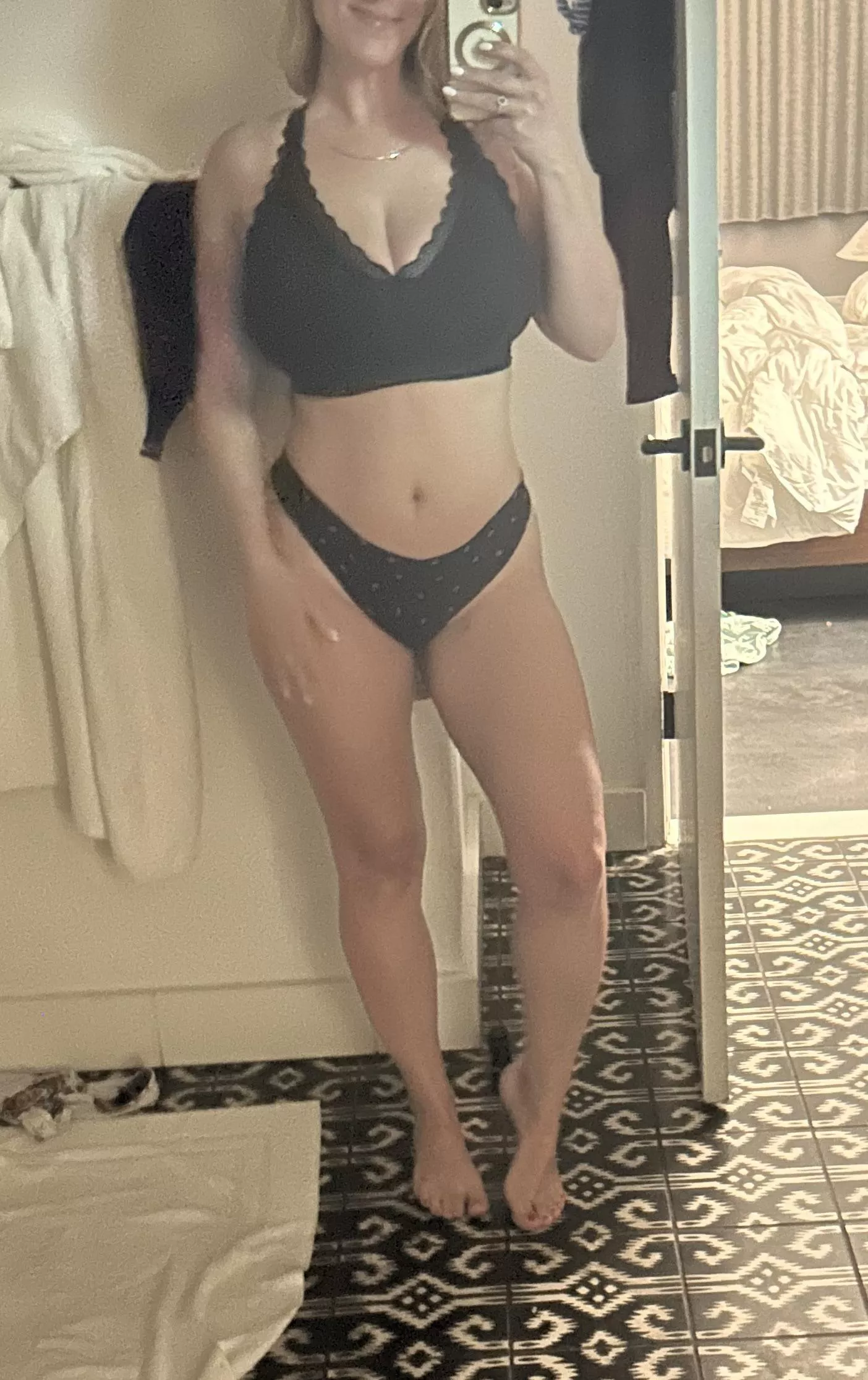 All alone and need some hotel room company posted by hannah28hh