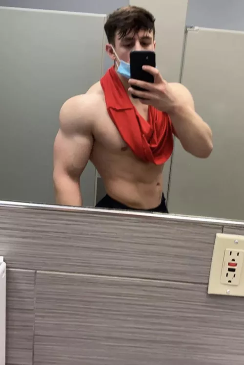 Big muscle sub who needs to get cucked again 😩 by VersSwitchTwunk