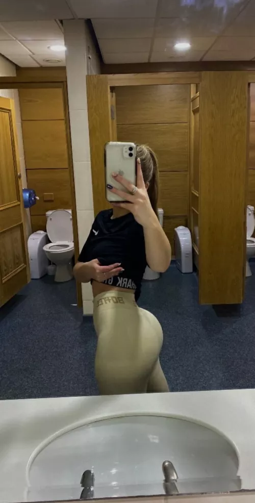 Chavs in leggings are my favourite by Gooner9012