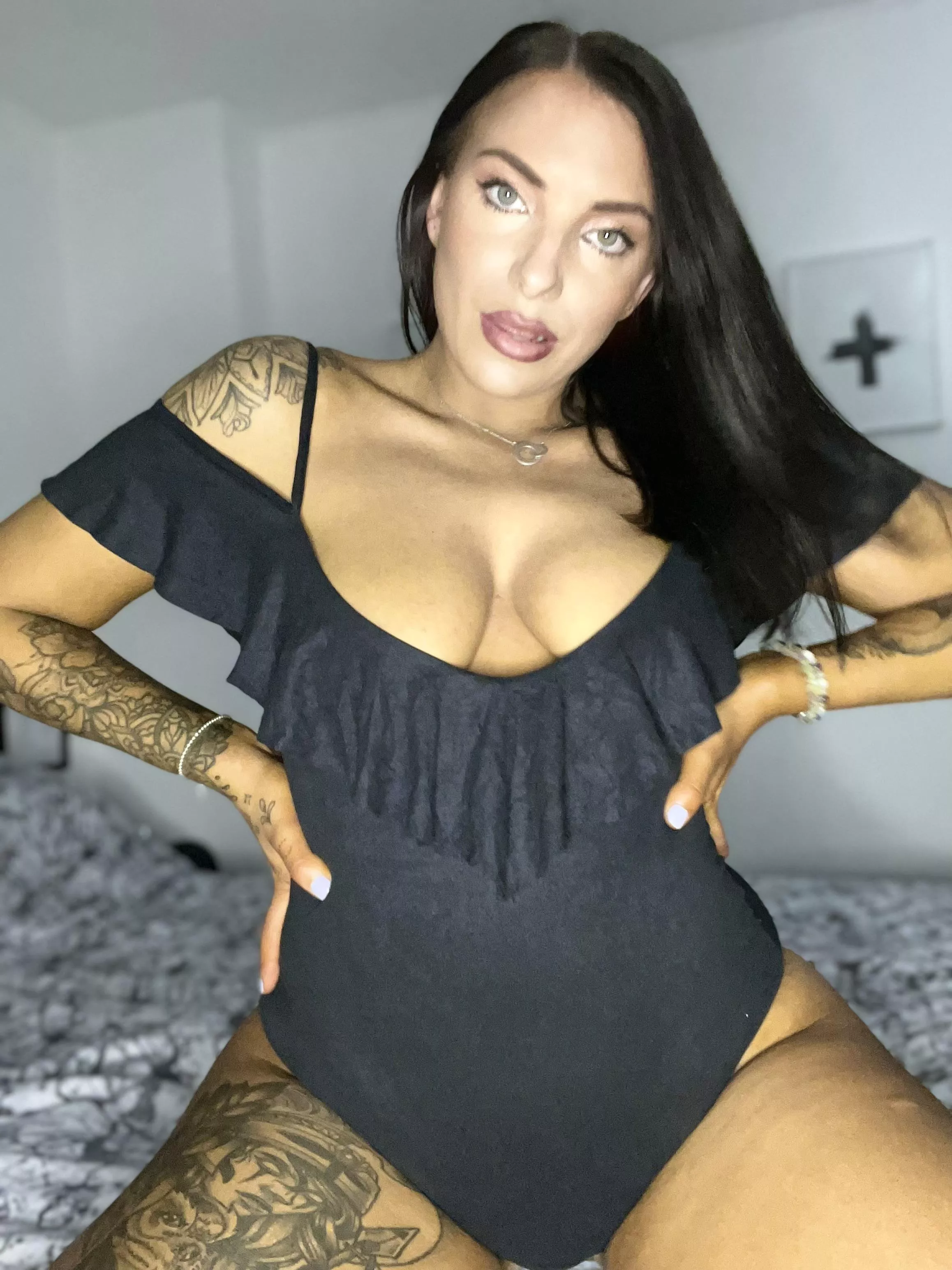 Come see my content all videos included, No PPV, Free dick rate every sub😛over 500 pics and videos, solo and boy girl content, anal play, strips, dildo play, bjs, facials xxx posted by Sashapierce90