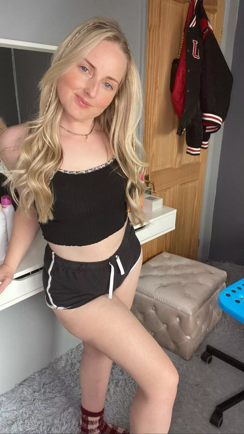 Do you like milfs? posted by Aria_Sophie