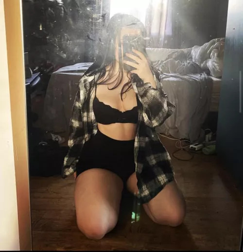 Don’t be shy come let see see your cute irls and have a convo dms open by cam_412x