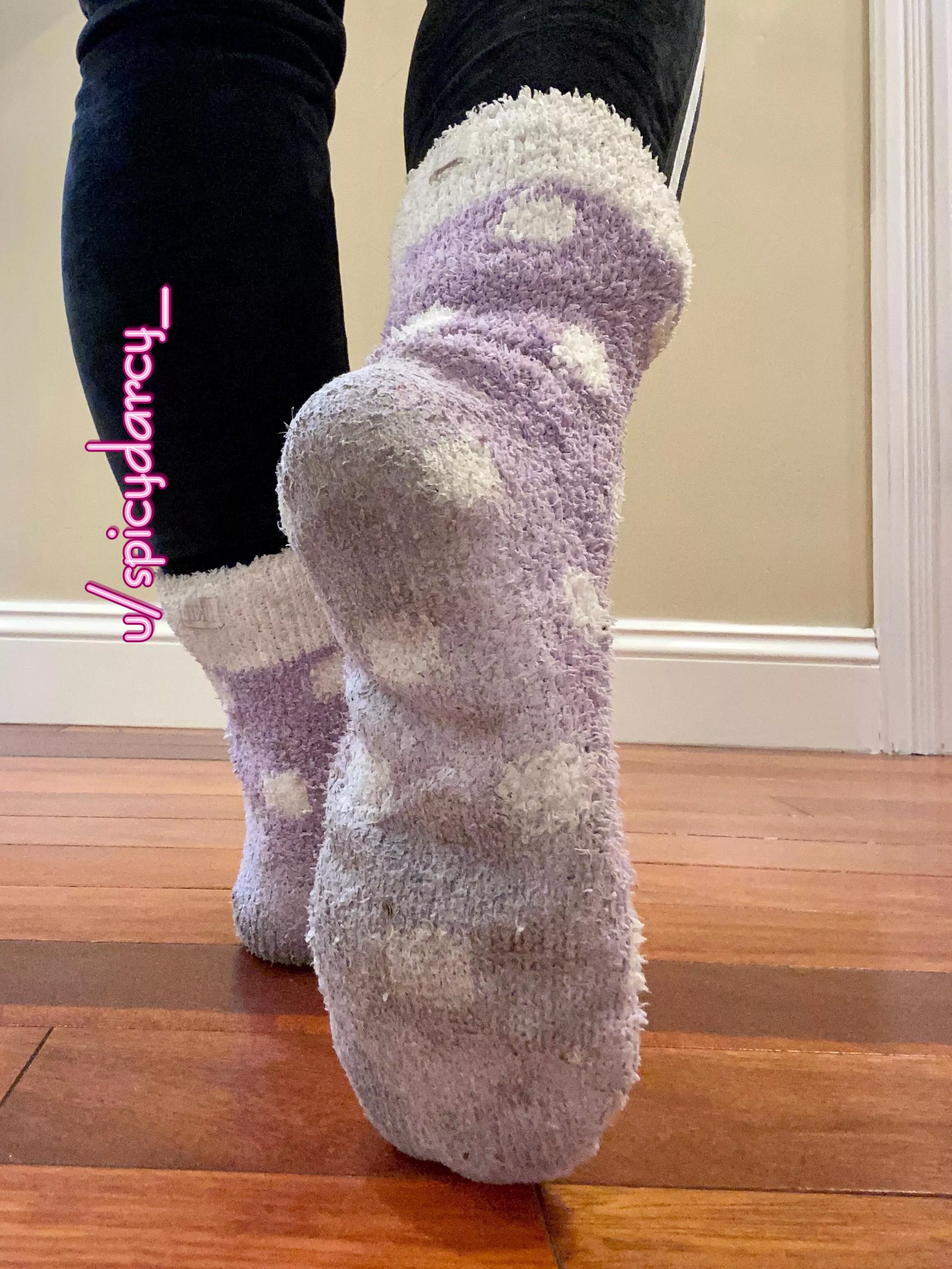 Ever burry your face In fuzzy socks? [selling] [USA] posted by Spicydarcy_