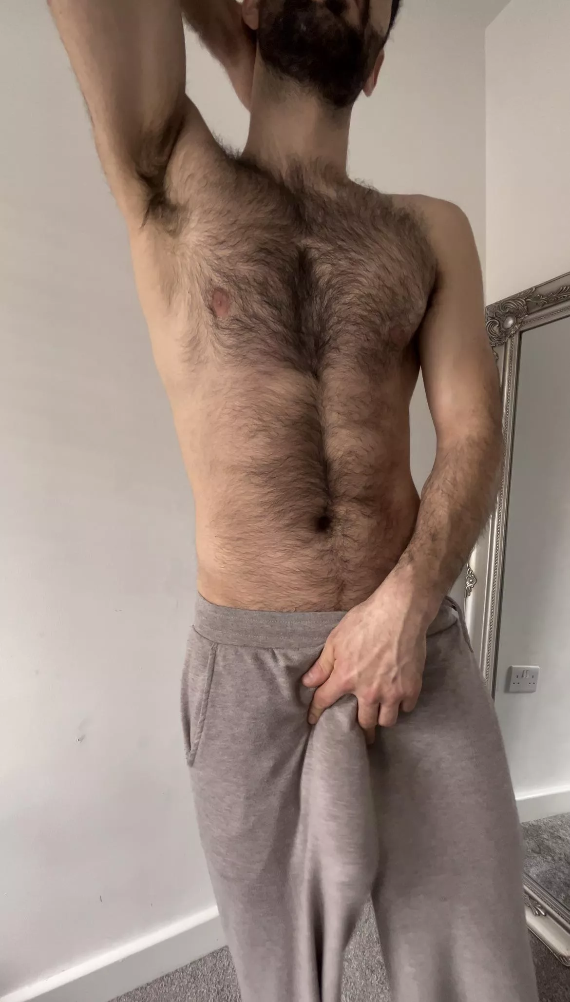 Face in the pit, hand on the girth. posted by Viprogue