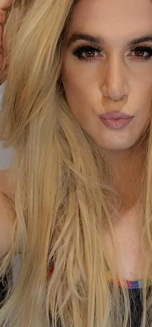 Feeling hot 🔥 by BrookeSpearz